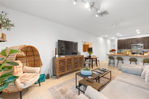 Adosado en venta en Pembroke Pines, Florida, 3 dormitorios, 162.11 m2 № 1710131 - foto 6