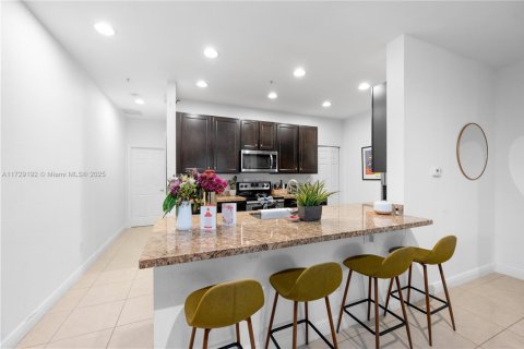 Adosado en venta en Pembroke Pines, Florida, 3 dormitorios, 162.11 m2 № 1710131 - foto 7