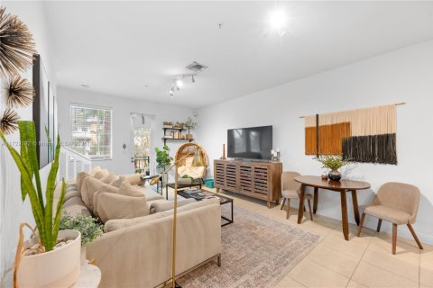 Adosado en venta en Pembroke Pines, Florida, 3 dormitorios, 162.11 m2 № 1710131 - foto 3