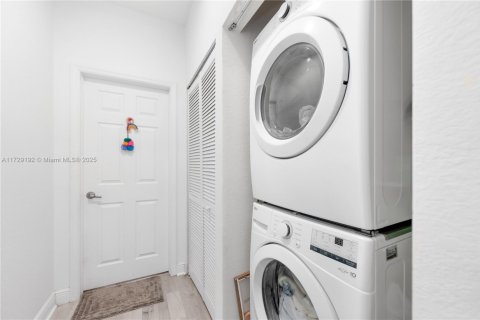 Adosado en venta en Pembroke Pines, Florida, 3 dormitorios, 162.11 m2 № 1710131 - foto 26