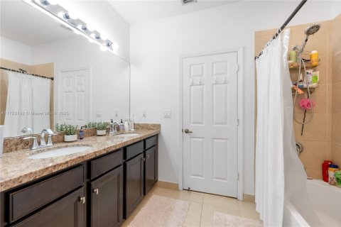 Adosado en venta en Pembroke Pines, Florida, 3 dormitorios, 162.11 m2 № 1710131 - foto 18