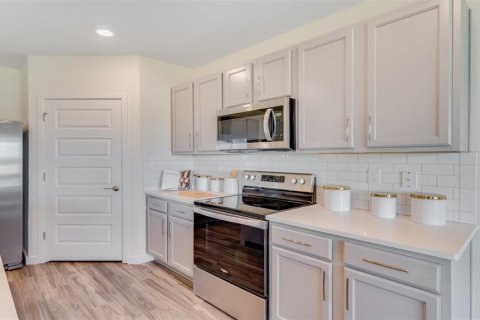 Casa en venta en Wesley Chapel, Florida, 5 dormitorios, 242.01 m2 № 1899423 - foto 8