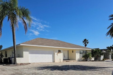 Casa en alquiler en Apollo Beach, Florida, 3 dormitorios, 183.85 m2 № 1899469 - foto 1