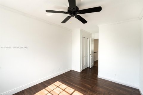 House in Pembroke Pines, Florida 4 bedrooms, 224.82 sq.m. № 1994750 - photo 25