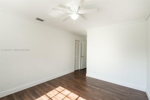 House in Pembroke Pines, Florida 4 bedrooms, 224.82 sq.m. № 1994750 - photo 21