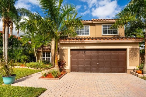 House in Pembroke Pines, Florida 4 bedrooms, 224.82 sq.m. № 1994750