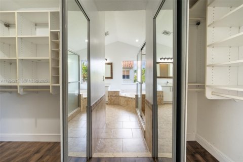 House in Pembroke Pines, Florida 4 bedrooms, 224.82 sq.m. № 1994750 - photo 20