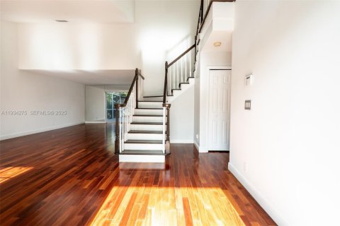 House in Pembroke Pines, Florida 4 bedrooms, 224.82 sq.m. № 1994750 - photo 12