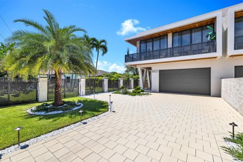 Villa ou maison à vendre à Miami, Floride: 4 chambres, 314.47 m2 № 1961230 - photo 3