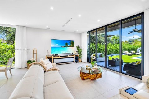 Villa ou maison à vendre à Miami, Floride: 4 chambres, 314.47 m2 № 1961230 - photo 19