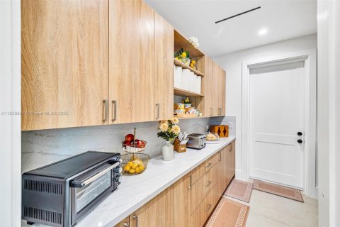 Villa ou maison à vendre à Miami, Floride: 4 chambres, 314.47 m2 № 1961230 - photo 24