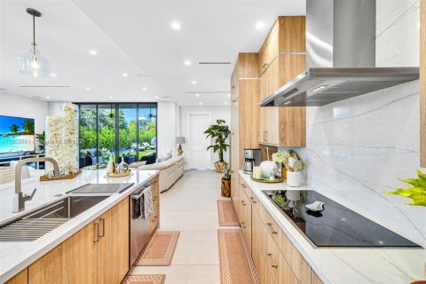 Villa ou maison à vendre à Miami, Floride: 4 chambres, 314.47 m2 № 1961230 - photo 18