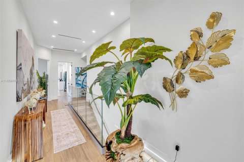 Villa ou maison à vendre à Miami, Floride: 4 chambres, 314.47 m2 № 1961230 - photo 28