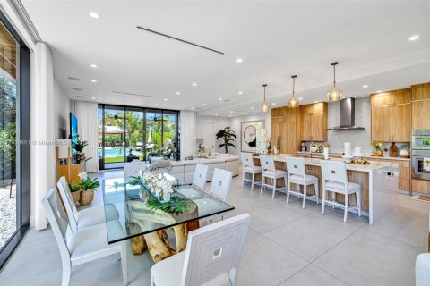 Villa ou maison à vendre à Miami, Floride: 4 chambres, 314.47 m2 № 1961230 - photo 12