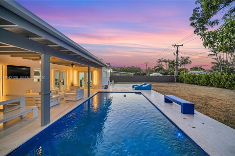 Villa ou maison à louer à Palmetto Bay, Floride: 4 chambres, 172.8 m2 № 1999203 - photo 2