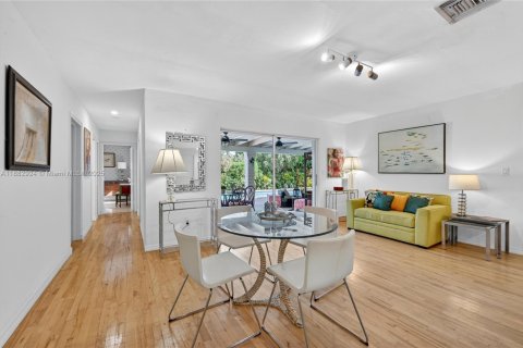 Villa ou maison à vendre à Palmetto Bay, Floride: 4 chambres, 221.48 m2 № 1930057 - photo 14