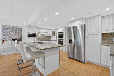 Villa ou maison à vendre à Palmetto Bay, Floride: 4 chambres, 221.48 m2 № 1930057 - photo 11
