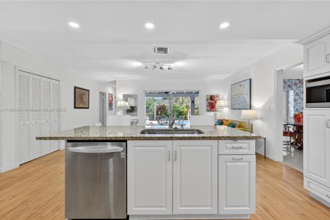 Villa ou maison à vendre à Palmetto Bay, Floride: 4 chambres, 221.48 m2 № 1930057 - photo 10