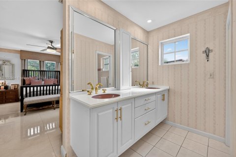 Villa ou maison à vendre à Palmetto Bay, Floride: 4 chambres, 221.48 m2 № 1930057 - photo 8