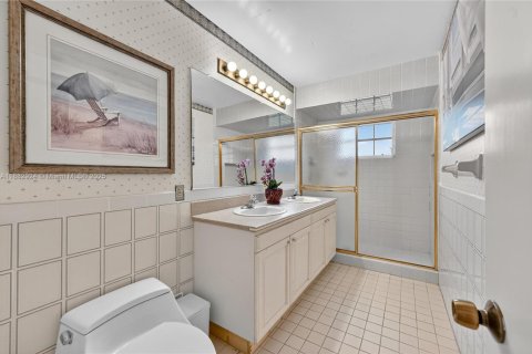Villa ou maison à vendre à Palmetto Bay, Floride: 4 chambres, 221.48 m2 № 1930057 - photo 16