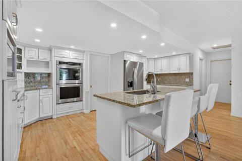 Villa ou maison à vendre à Palmetto Bay, Floride: 4 chambres, 221.48 m2 № 1930057 - photo 9