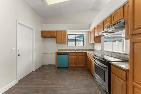 Duplex in Orlando, Florida 2 bedrooms, 91.14 sq.m. № 2238622 - photo 5