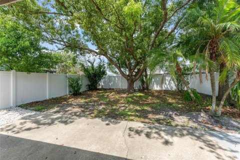 Duplex in Orlando, Florida 2 bedrooms, 91.14 sq.m. № 2238622 - photo 25