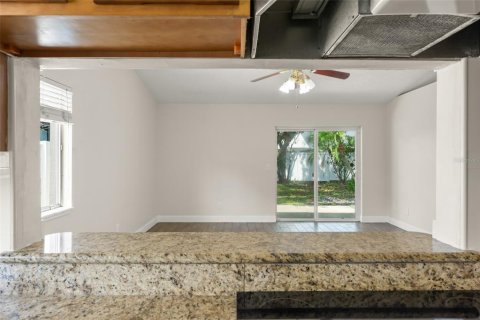 Duplex in Orlando, Florida 2 bedrooms, 91.14 sq.m. № 2238622 - photo 9