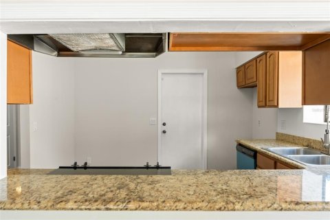 Duplex in Orlando, Florida 2 bedrooms, 91.14 sq.m. № 2238622 - photo 8