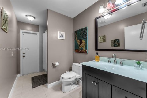 Villa ou maison à vendre à Miami, Floride: 4 chambres, 175.03 m2 № 2085696 - photo 4