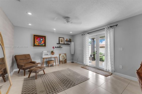 Villa ou maison à vendre à Miami, Floride: 4 chambres, 175.03 m2 № 2085696 - photo 1