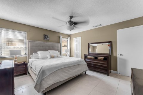 Villa ou maison à vendre à Miami, Floride: 4 chambres, 175.03 m2 № 2085696 - photo 11