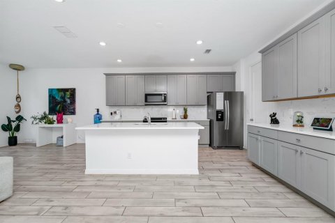 Townhouse in Davenport, Florida 3 bedrooms, 201.97 sq.m. № 1751395 - photo 5