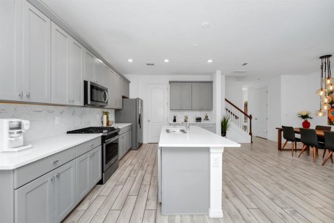 Townhouse in Davenport, Florida 3 bedrooms, 201.97 sq.m. № 1751395 - photo 14