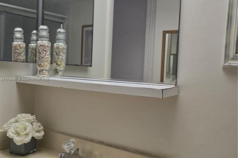 Condo in Lauderdale Lakes, Florida, 1 bedroom  № 1487101 - photo 14