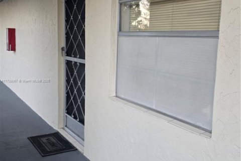 Condo in Lauderdale Lakes, Florida, 1 bedroom  № 1487101 - photo 5