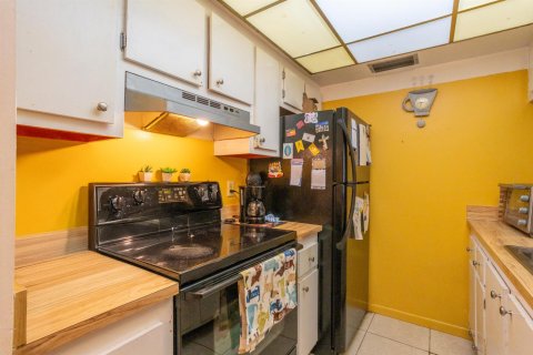 Купить кондоминиум в Лейк-Уорт, Флорида 7 комнат, 68.28м2, № 2083125 - фото 8