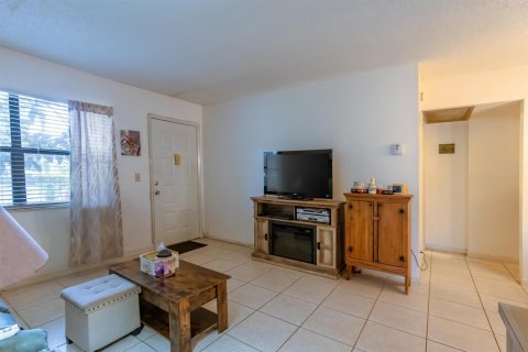 Купить кондоминиум в Лейк-Уорт, Флорида 7 комнат, 68.28м2, № 2083125 - фото 5