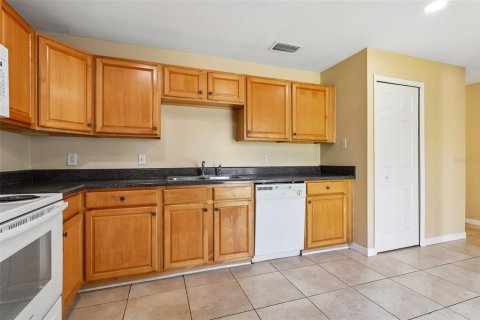 Duplex à vendre à Orlando, Floride: 3 chambres, 97.27 m2 № 2434544 - photo 6