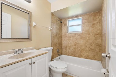 Duplex à vendre à Orlando, Floride: 3 chambres, 97.27 m2 № 2434544 - photo 13