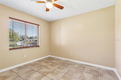 Duplex à vendre à Orlando, Floride: 3 chambres, 97.27 m2 № 2434544 - photo 11