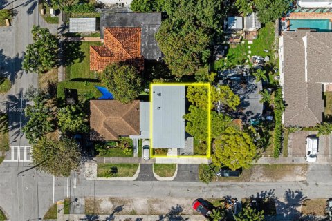 House in Miami, Florida 3 bedrooms, 133.78 sq.m. № 1969654 - photo 9