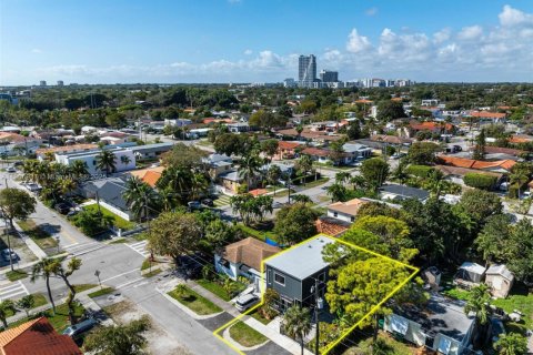 House in Miami, Florida 3 bedrooms, 133.78 sq.m. № 1969654 - photo 19