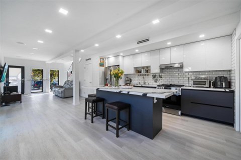 House in Miami, Florida 3 bedrooms, 133.78 sq.m. № 1969654 - photo 4