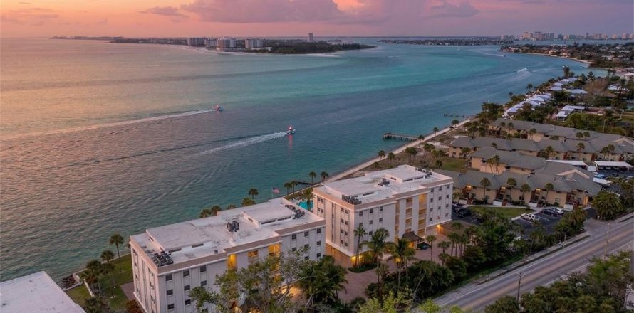 Condominio en Sarasota, Florida, 4 dormitorios № 2215627