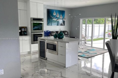 House in Homestead, Florida 4 bedrooms, 163.69 sq.m. № 1892041 - photo 3