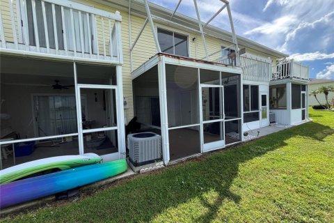 Townhouse in Punta Gorda, Florida 2 bedrooms, 100.15 sq.m. № 2393551 - photo 22