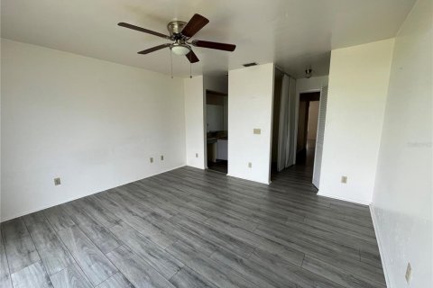 Townhouse in Punta Gorda, Florida 2 bedrooms, 100.15 sq.m. № 2393551 - photo 10