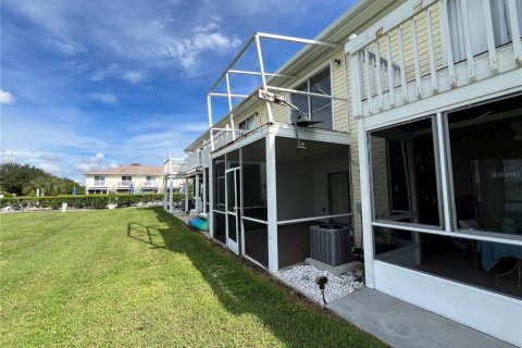 Townhouse in Punta Gorda, Florida 2 bedrooms, 100.15 sq.m. № 2393551 - photo 16