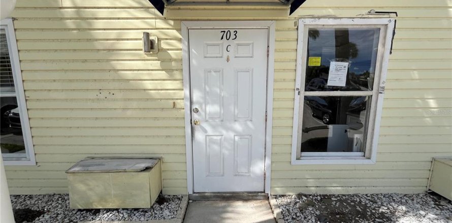 Townhouse in Punta Gorda, Florida 2 bedrooms, 100.15 sq.m. № 2393551